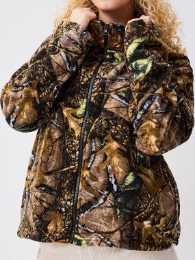 NWT Camo pattern fleece jacket